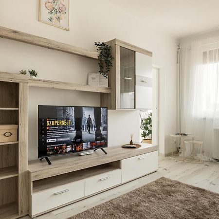 Malompark Apartman With Free Parking Debrecen Eksteriør billede