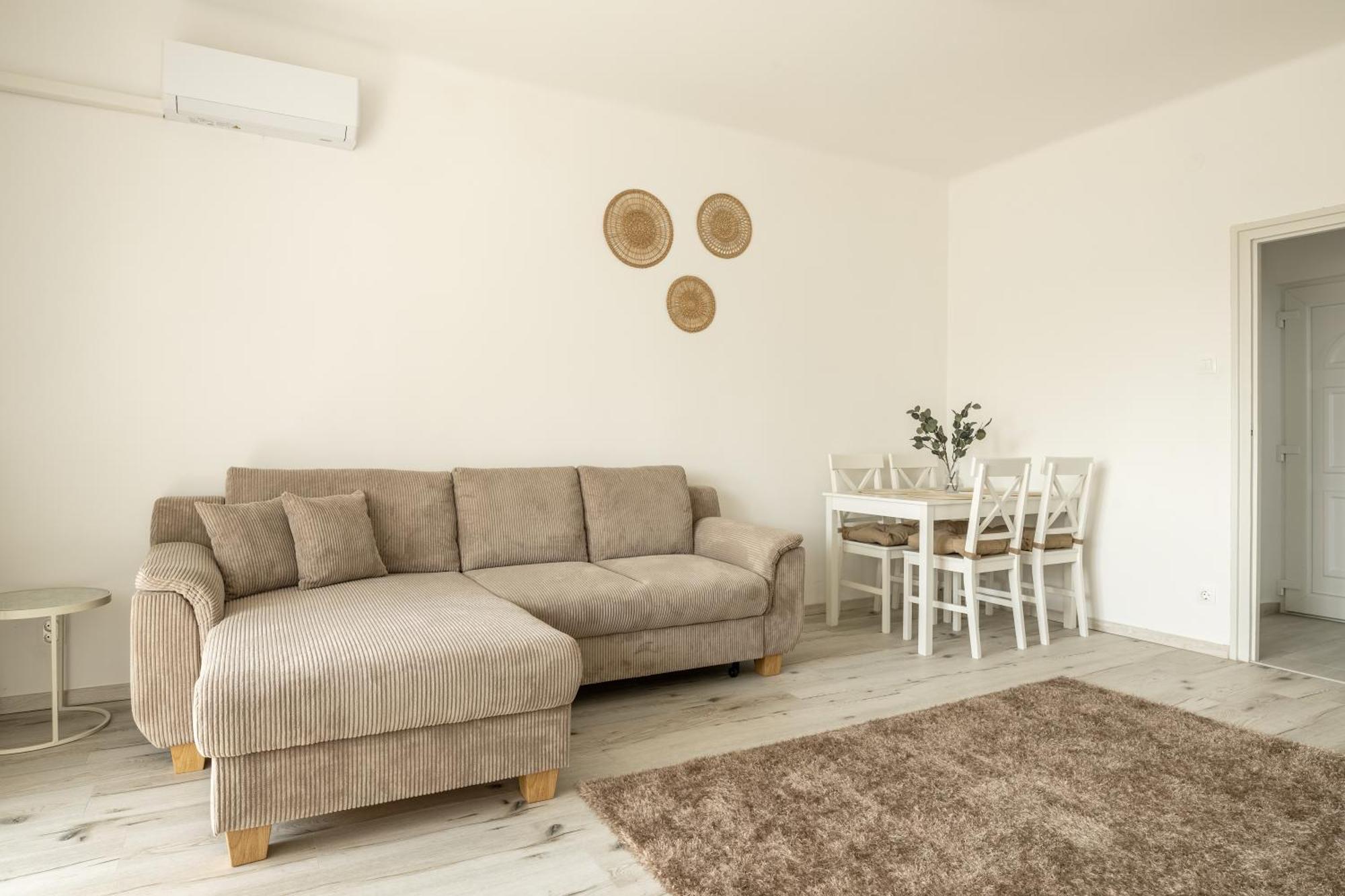 Malompark Apartman With Free Parking Debrecen Eksteriør billede