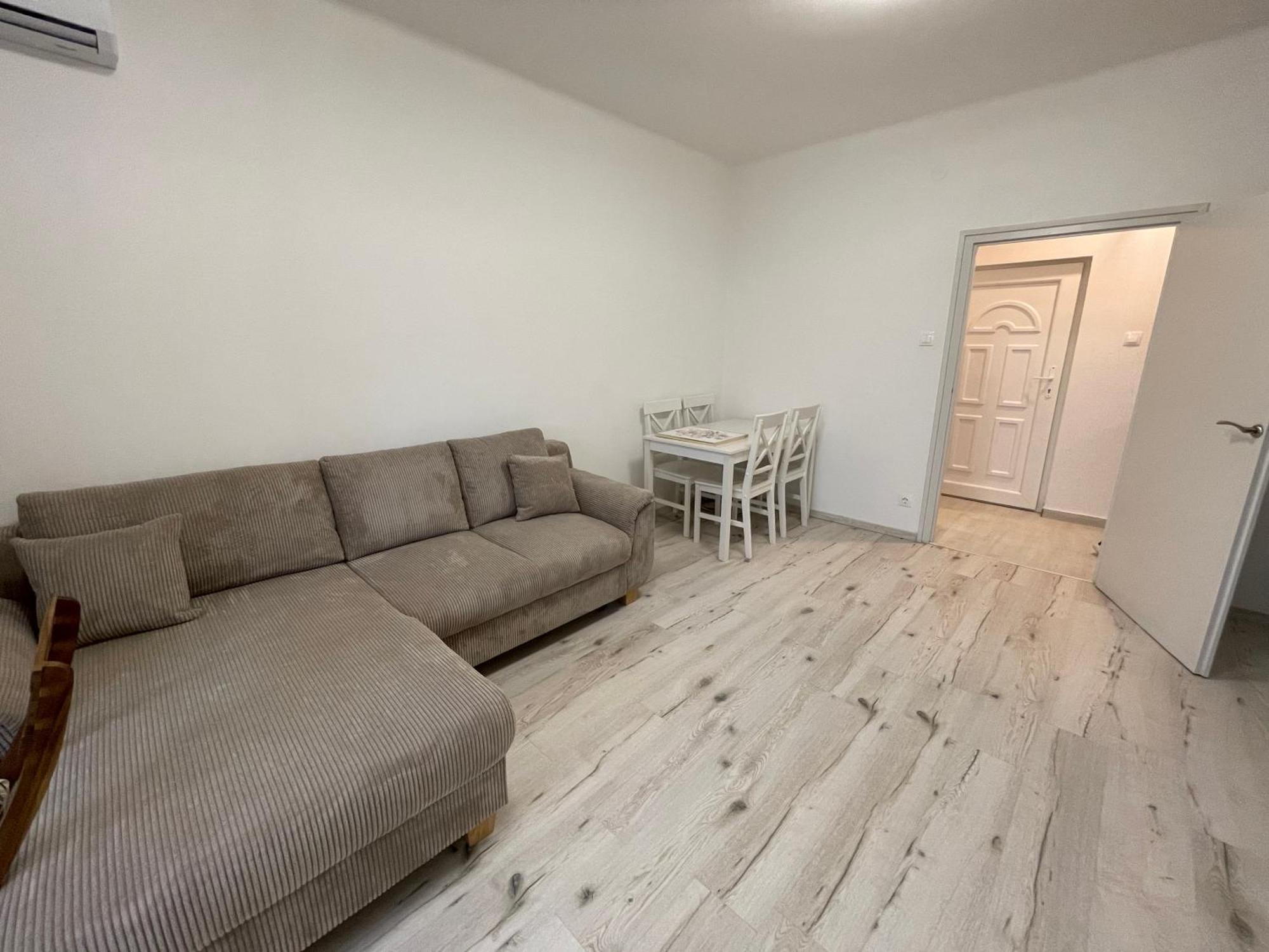 Malompark Apartman With Free Parking Debrecen Eksteriør billede